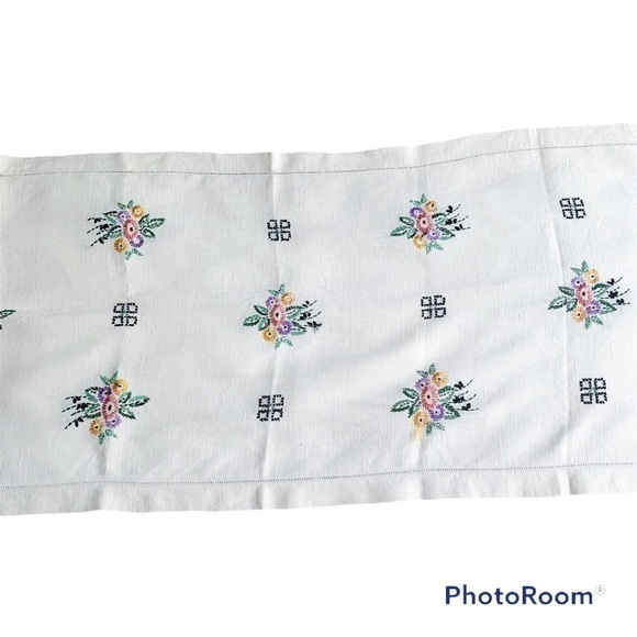 Other - 𝅺VINTAGE Needlepoint Table Cloth Runner
